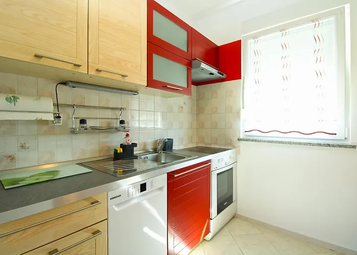 Suzana 2384 Valbandon